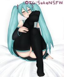 hatsune_miku, vocaloid, sukq, black_skirt, black_sleeves